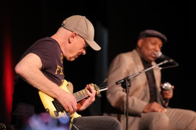 Keith Dunn, Grzegorz Kapołka, Łukasz Gorczyca. Koncert z cyklu "Bluesowe spotkania z RCK".