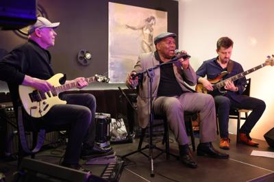 Keith Dunn, Grzegorz Kapołka, Łukasz Gorczyca. Koncert z cyklu "Bluesowe spotkania z RCK".