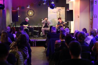 Keith Dunn, Grzegorz Kapołka, Łukasz Gorczyca. Koncert z cyklu "Bluesowe spotkania z RCK".