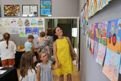 Wystawa Grupy Plastycznej PASTELE w Domu Kultury „Strzecha” na podsumowanie roku artystycznego 2024/2025 