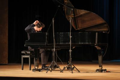Fotorelacja z koncertu fortepianowego Michała Basisty z okazji 80-lecia Ekonomika