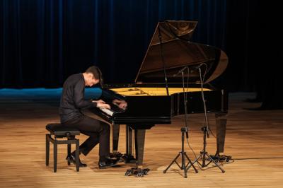 Fotorelacja z koncertu fortepianowego Michała Basisty z okazji 80-lecia Ekonomika