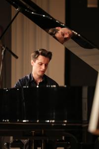 Fotorelacja z koncertu fortepianowego Michała Basisty z okazji 80-lecia Ekonomika