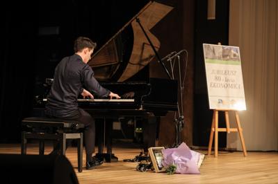 Fotorelacja z koncertu fortepianowego Michała Basisty z okazji 80-lecia Ekonomika