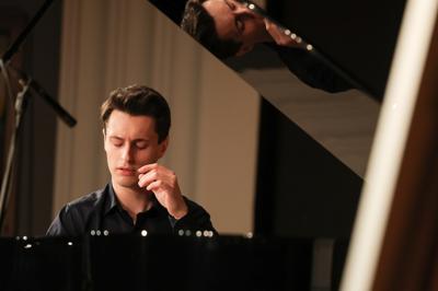 Fotorelacja z koncertu fortepianowego Michała Basisty z okazji 80-lecia Ekonomika