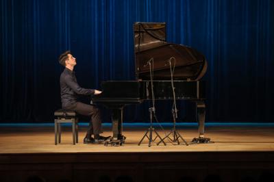 Fotorelacja z koncertu fortepianowego Michała Basisty z okazji 80-lecia Ekonomika