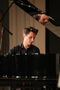 Fotorelacja z koncertu fortepianowego Michała Basisty z okazji 80-lecia Ekonomika