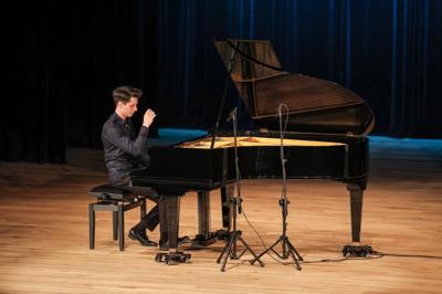Fotorelacja z koncertu fortepianowego Michała Basisty z okazji 80-lecia Ekonomika