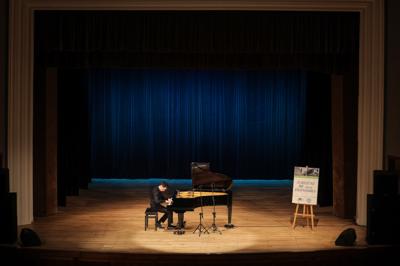 Fotorelacja z koncertu fortepianowego Michała Basisty z okazji 80-lecia Ekonomika