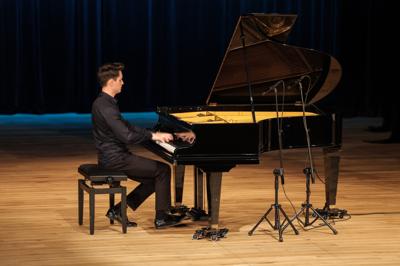 Fotorelacja z koncertu fortepianowego Michała Basisty z okazji 80-lecia Ekonomika