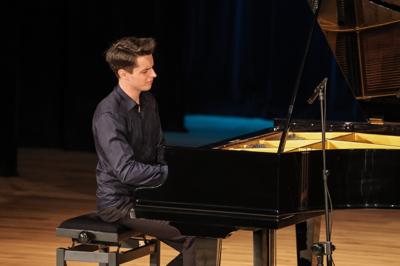Fotorelacja z koncertu fortepianowego Michała Basisty z okazji 80-lecia Ekonomika