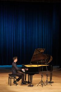 Fotorelacja z koncertu fortepianowego Michała Basisty z okazji 80-lecia Ekonomika