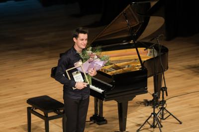 Fotorelacja z koncertu fortepianowego Michała Basisty z okazji 80-lecia Ekonomika