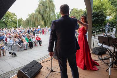 "W krainie uśmiechu" - koncert w Parku im. Miasta Roth