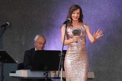 "W krainie uśmiechu" - koncert w Parku im. Miasta Roth
