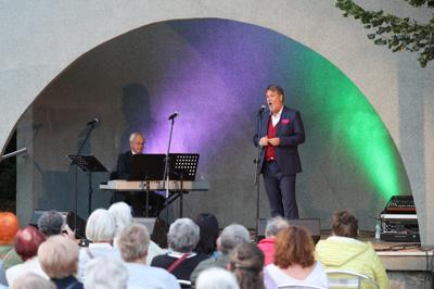 "W krainie uśmiechu" - koncert w Parku im. Miasta Roth