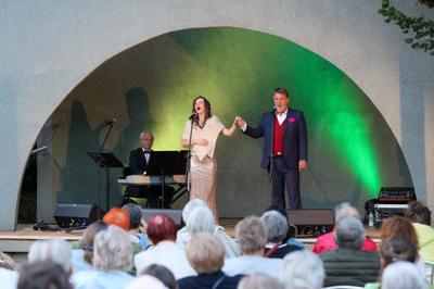 "W krainie uśmiechu" - koncert w Parku im. Miasta Roth