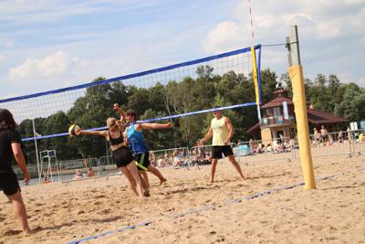 Rodzinny turniej siatkówki plażowej