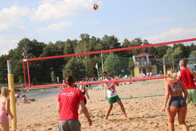 Rodzinny turniej siatkówki plażowej