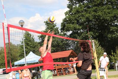 Rodzinny turniej siatkówki plażowej