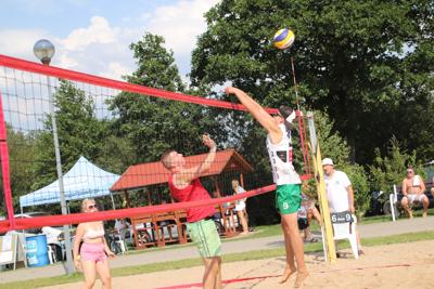 Rodzinny turniej siatkówki plażowej