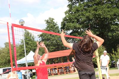 Rodzinny turniej siatkówki plażowej