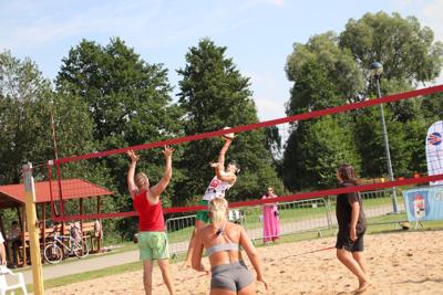 Rodzinny turniej siatkówki plażowej