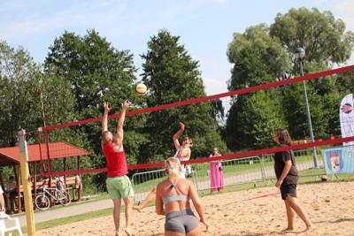 Rodzinny turniej siatkówki plażowej
