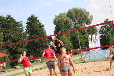 Rodzinny turniej siatkówki plażowej