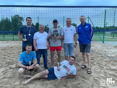 Noc Sportowa - Turniej Trójek Siatkarskich