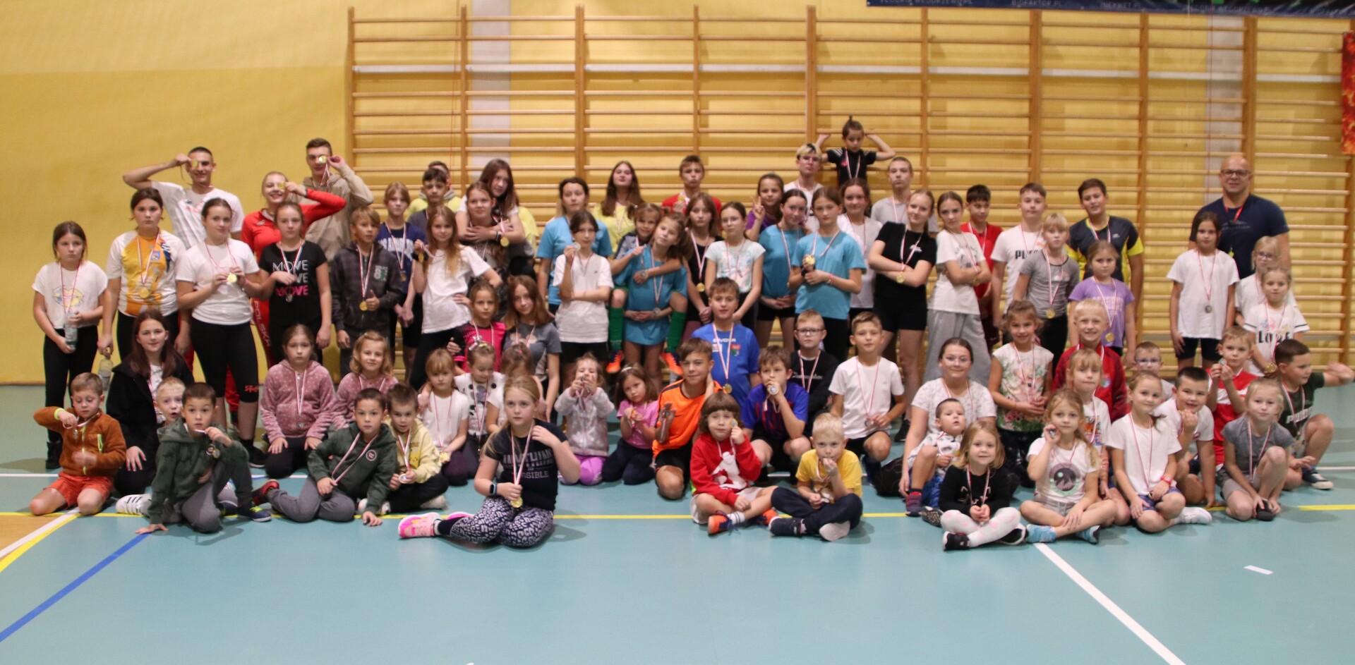 Uczestnicy XIII Halowego Festynu Lekkoatletycznego