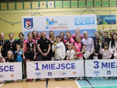 Nagrodzone drużyny Walentynkowego Turnieju Siatkówki Kobiet