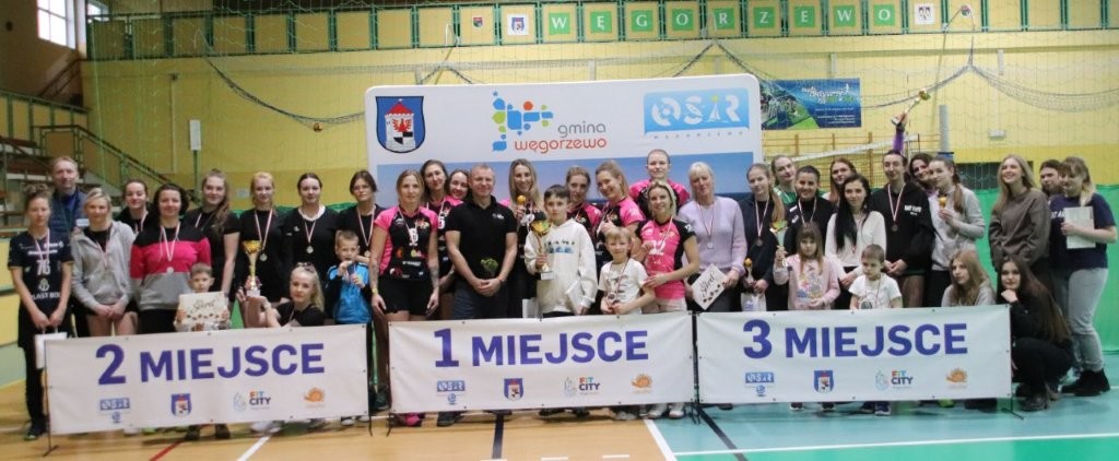Nagrodzone drużyny Walentynkowego Turnieju Siatkówki Kobiet
