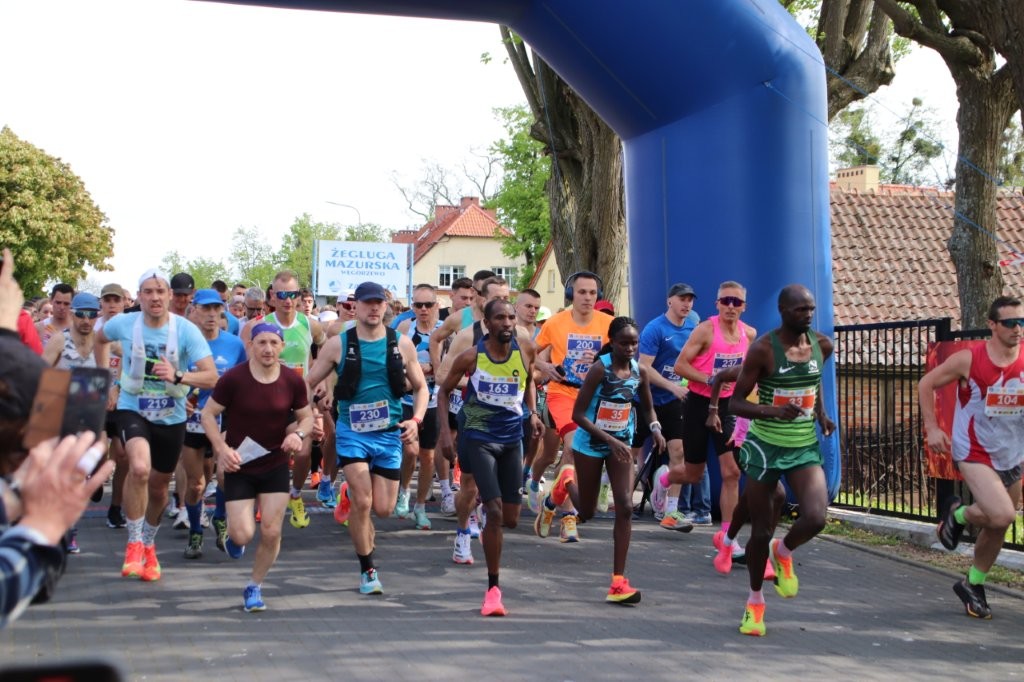 Start półmaratonu i biegu flagi 2 maja 2025