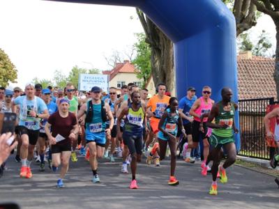 Start półmaratonu i biegu flagi 2 maja 2025