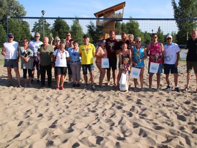 Najlepsze pary mikstów turnieju siatkówki oraz najlepsze drużyny turnieju boule