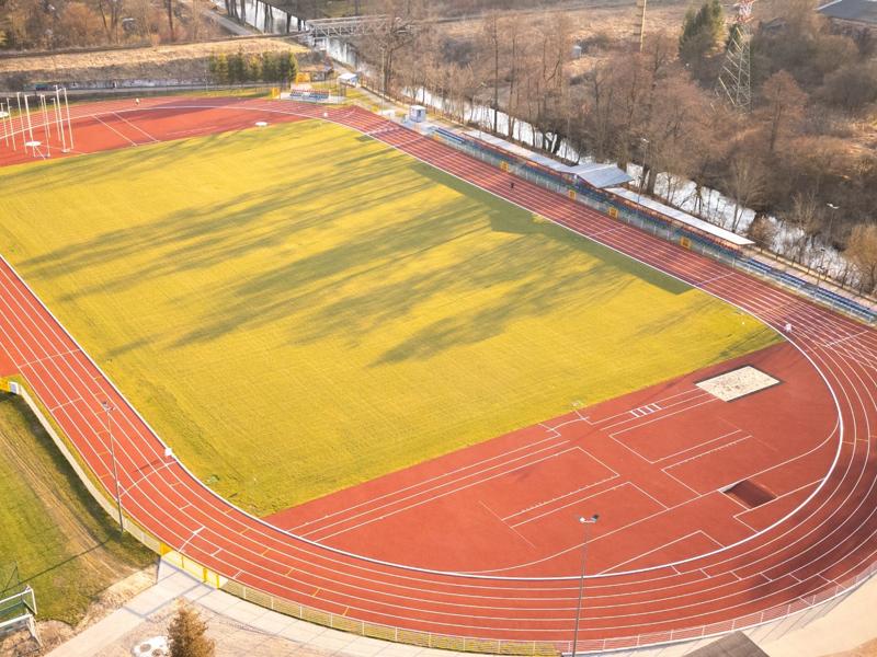 widok stadionu z lotu ptaka w Węgorzewie