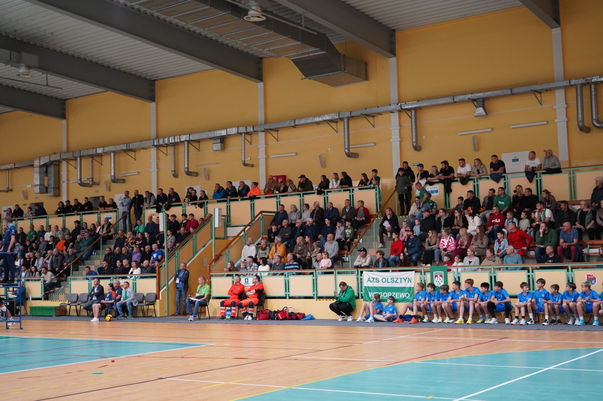 Kibice meczu siatkówki w Węgorzewie