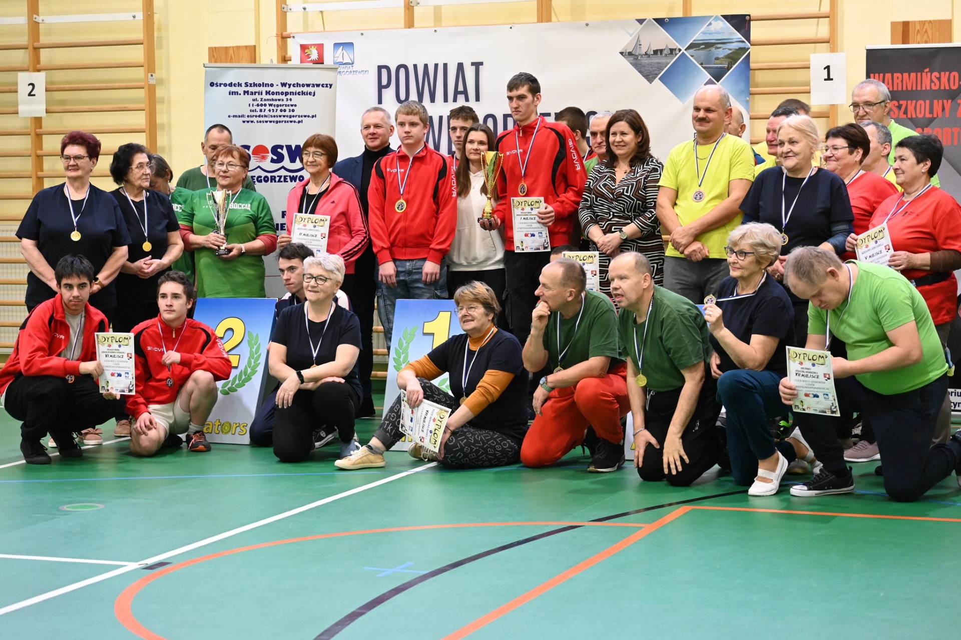 Zdjęcie grupowe z zakończenia I Ligi Bocci Seniorów i Osób z Niepełnosprawnościami