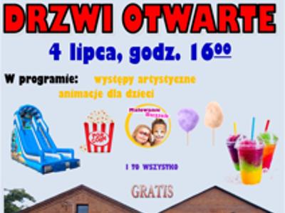 na pierwszym planie budynek GOK-u