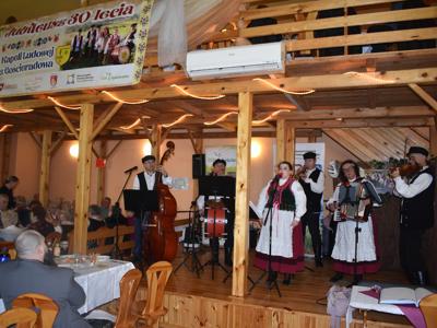 na zdjęciu kapela podczas koncertu jubileuszowego