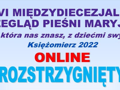 Na błękitnym tle napisy