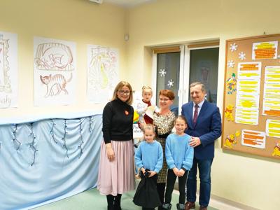 Od lewej: Monka Sobczak-Waliś, Krystyna Kubiak, Marek Zdunek. Wraz z laureatami.