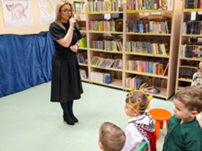 Dyrektor Monika Sobczak-Waliś zapowiada rozdanie nagród