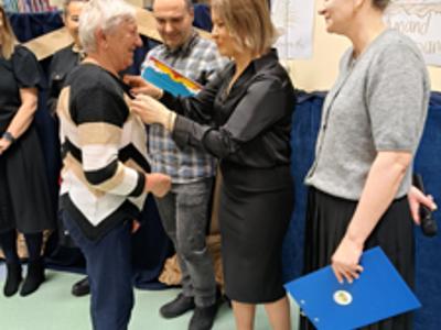 Zespół wręczający nagrody ze zwycięzcą