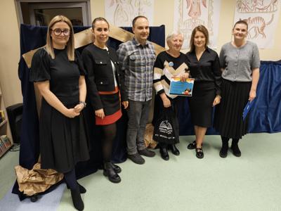 Zespół wręczający nagrody ze zwycięzcą