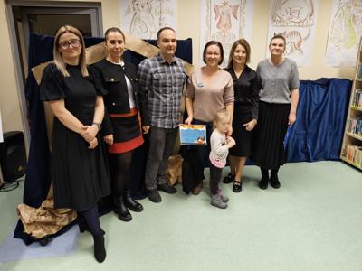 Zespół wręczający nagrody ze zwycięzcą