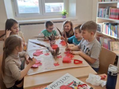 Grupa dzieci podczas zajęć