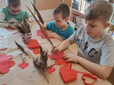 Grupa dzieci podczas zajęć