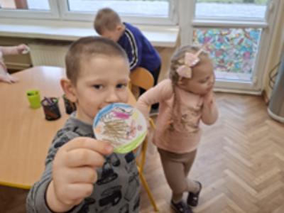 Grupa dzieci podczas zajęć